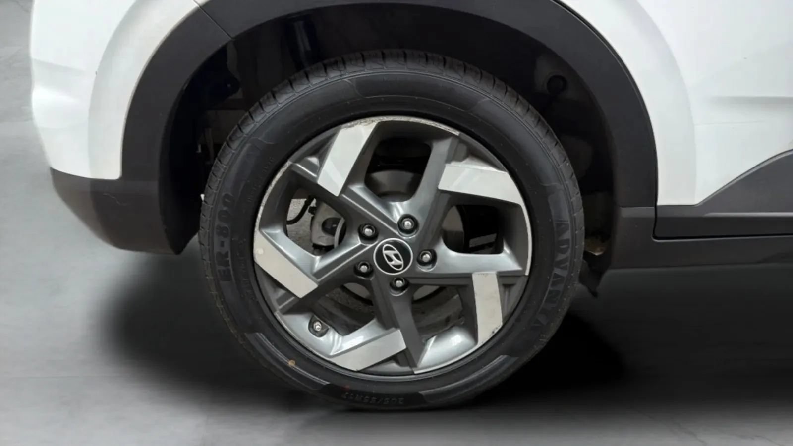Used 2025 Hyundai Venue SEL FWD image 25