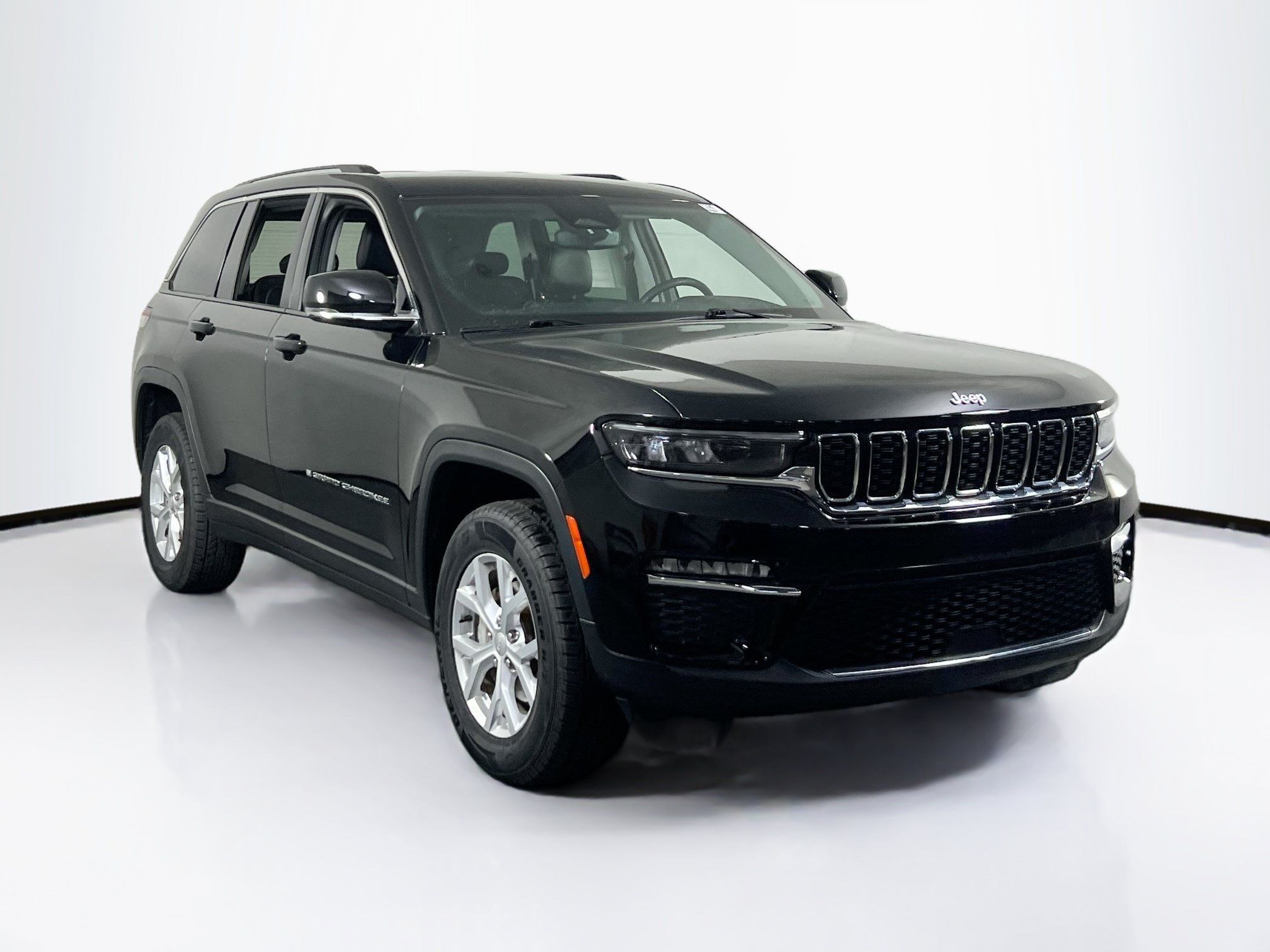 Used 2023 Jeep Grand Cherokee Limited AWD/4WD image 3