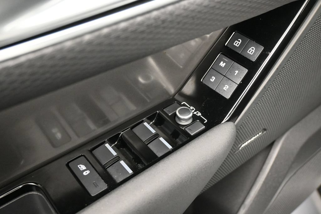 Used 2023 Land Rover Range Rover Velar S AWD/4WD image 14