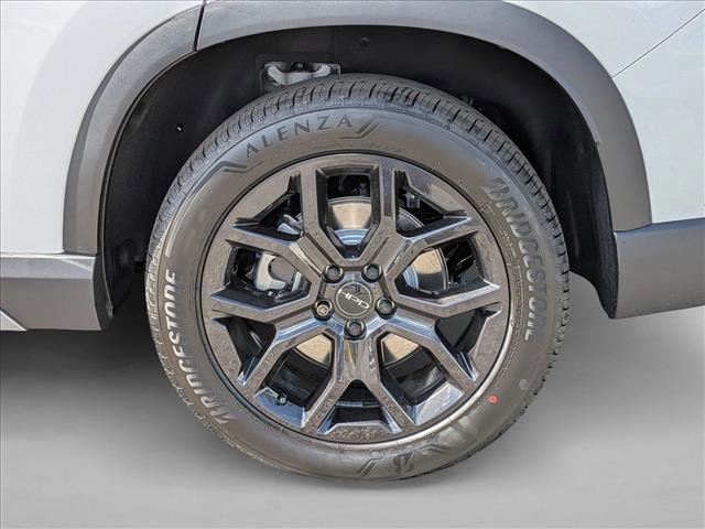 New 2025 Honda Pilot Touring image 9