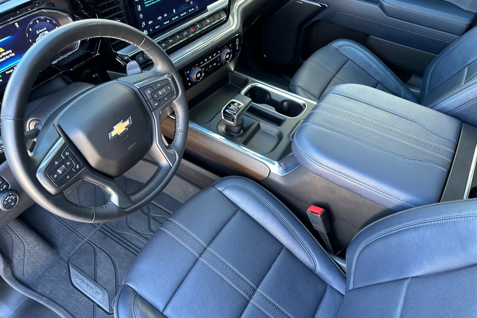 Used 2024 Chevrolet Silverado 1500 High Country w/ Technology Package image 10