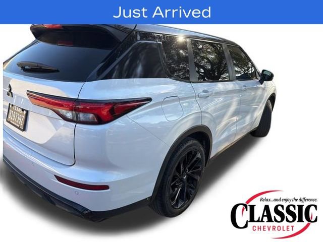 Used 2024 Mitsubishi Outlander SE Black Edition image 14