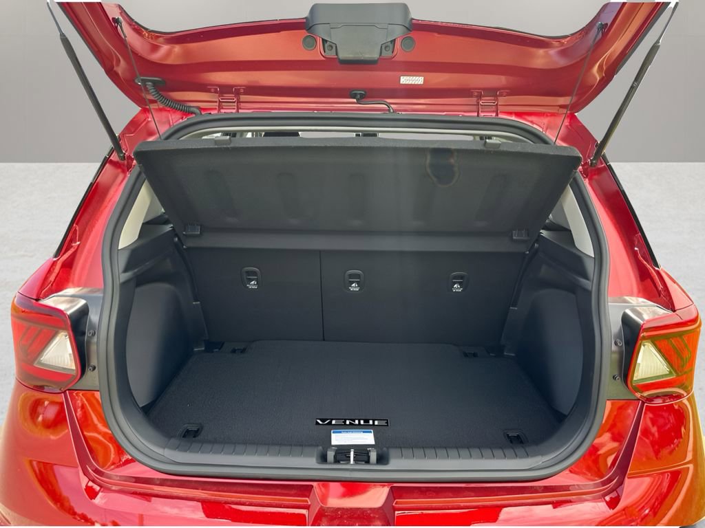 Used 2024 Hyundai Venue Limited image 8