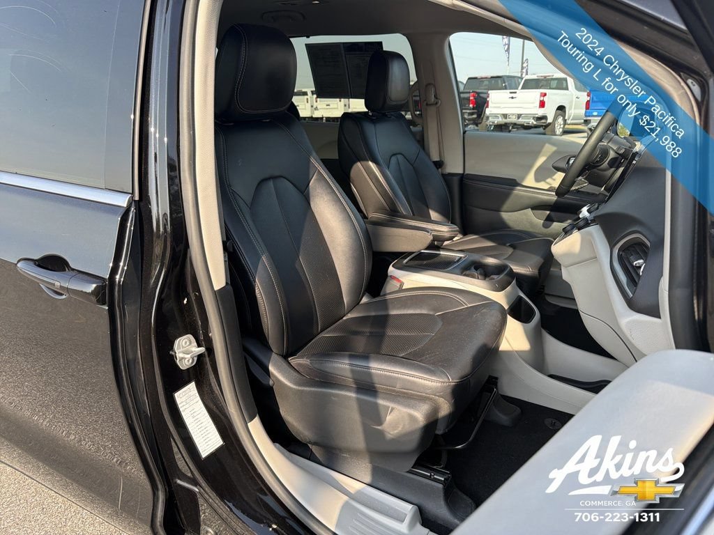Used 2024 Chrysler Pacifica Touring-L FWD image 20