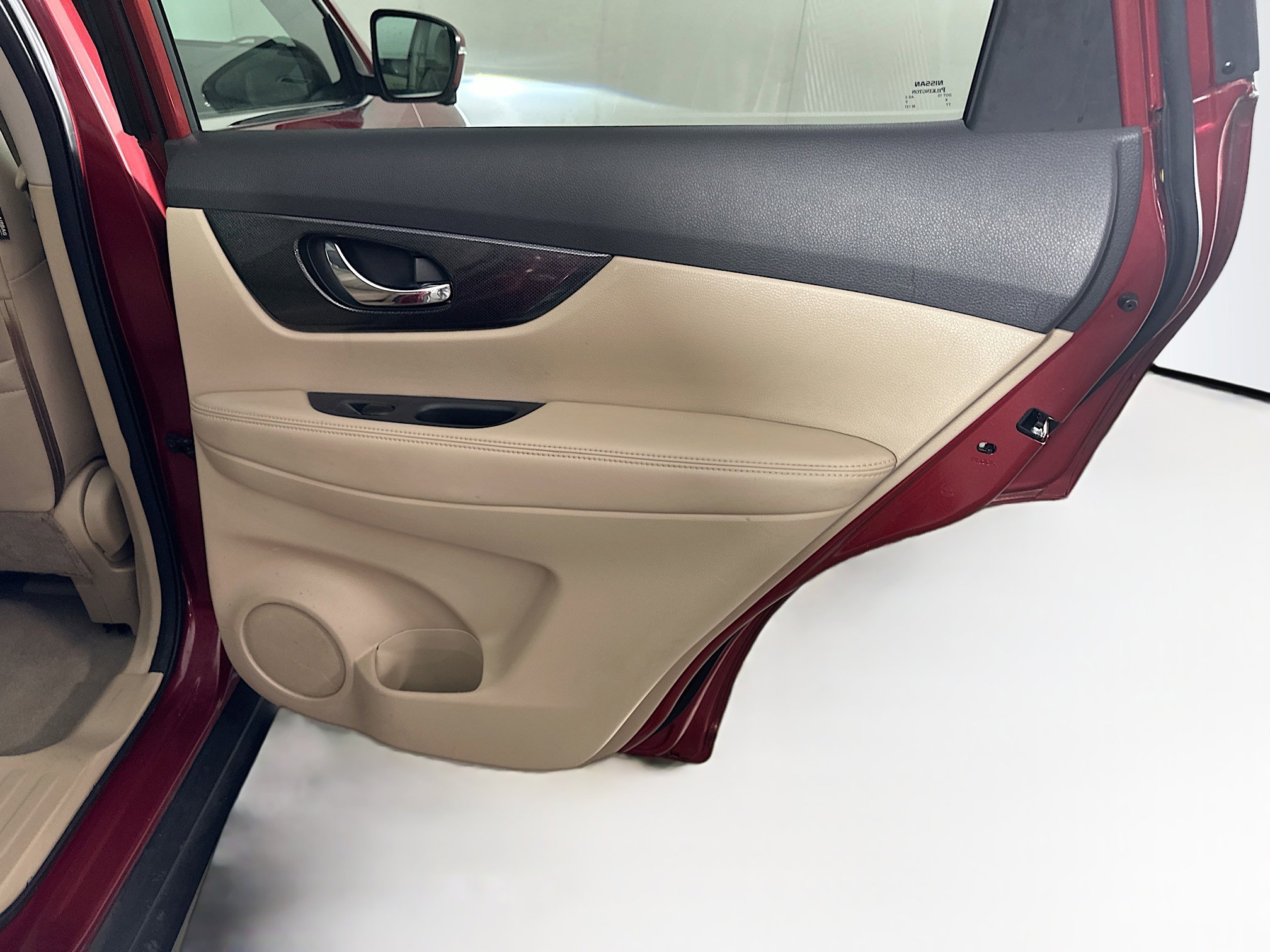 Used 2015 Nissan Rogue SL w/ SL Premium Package image 30