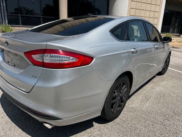 Used 2016 Ford Fusion SE image 10
