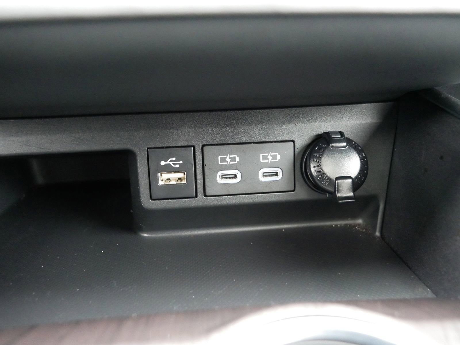 Used 2024 Toyota Highlander Limited image 32