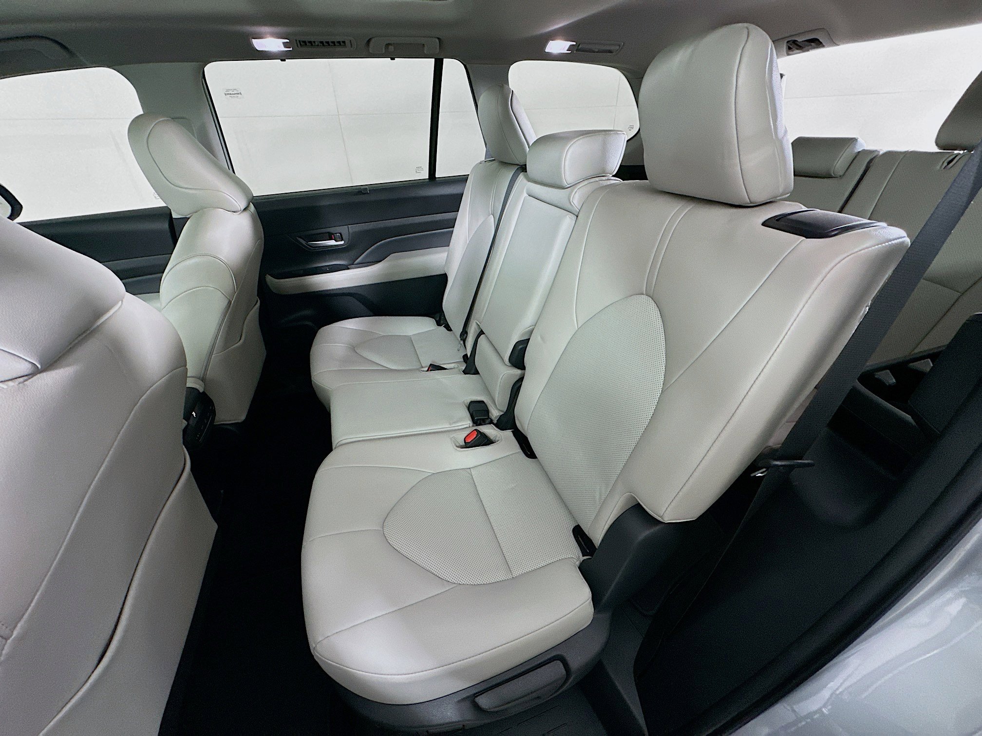 Used 2024 Toyota Grand Highlander XLE image 28
