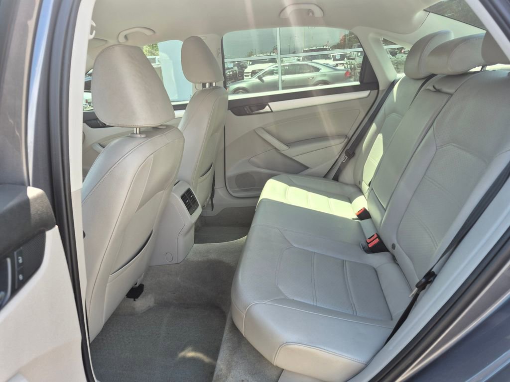 Used 2013 Volkswagen Passat 2.5 SE FWD image 12