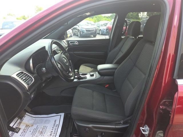 Used 2022 Jeep Grand Cherokee Laredo w/ All-Weather Capability Group AWD/4WD image 12
