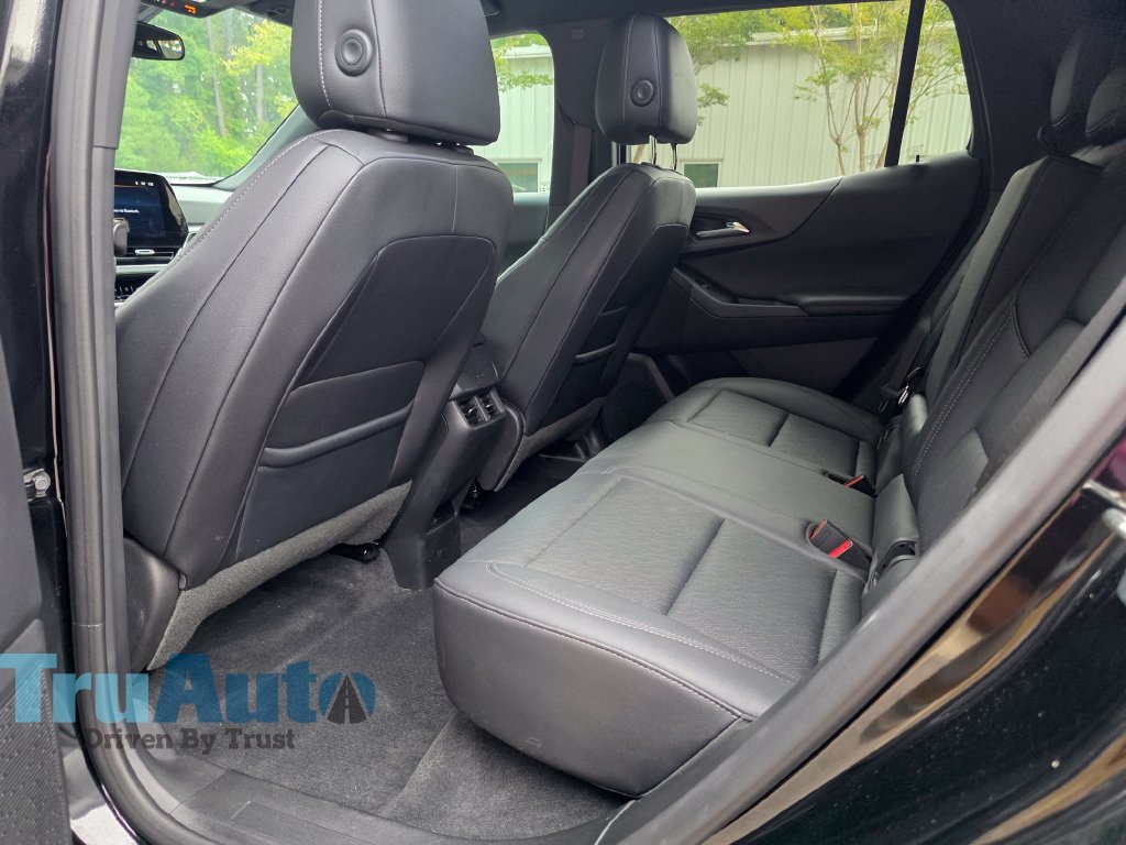 Used 2026 Chevrolet Equinox LT w/ Convenience Package II FWD image 19