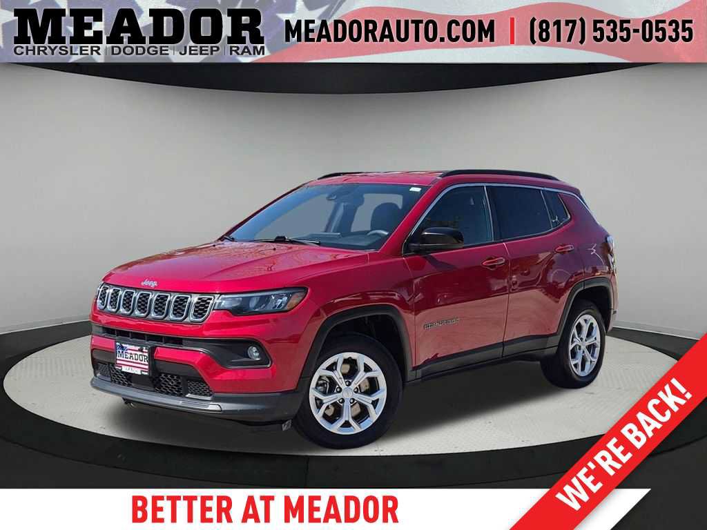 Used 2024 Jeep Compass Latitude AWD/4WD image 1