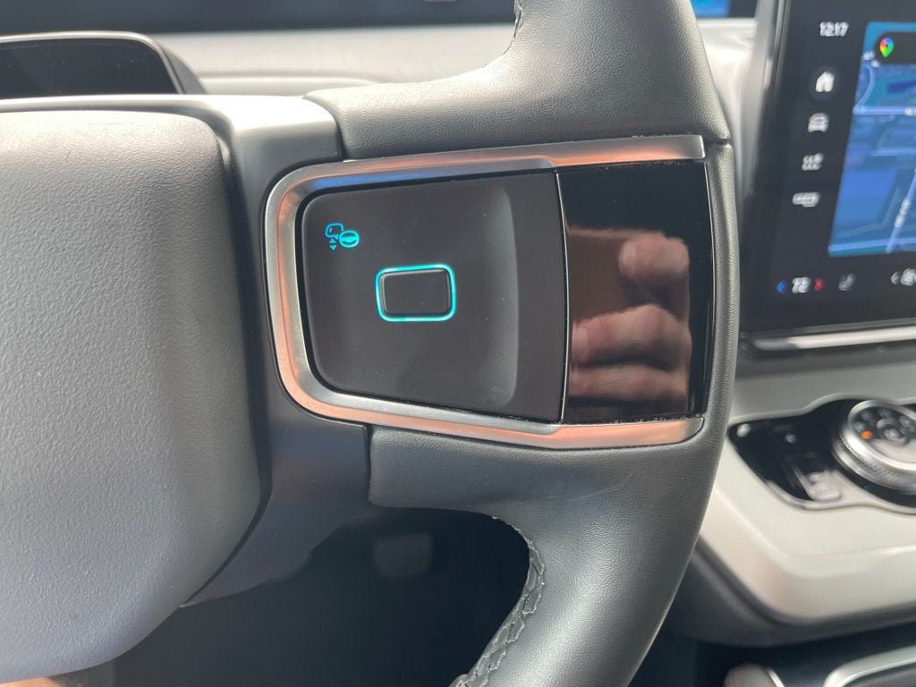 Used 2025 Ford Expedition Active AWD/4WD image 18