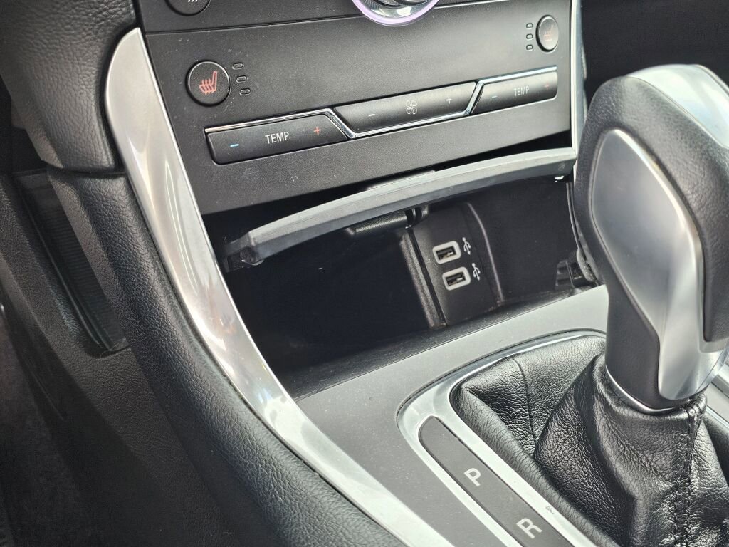 Used 2017 Ford Edge Titanium w/ Technology Package image 35