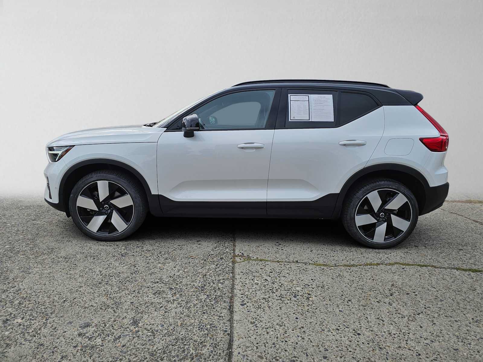 Used 2023 Volvo XC40 Recharge Ultimate AWD/4WD image 6