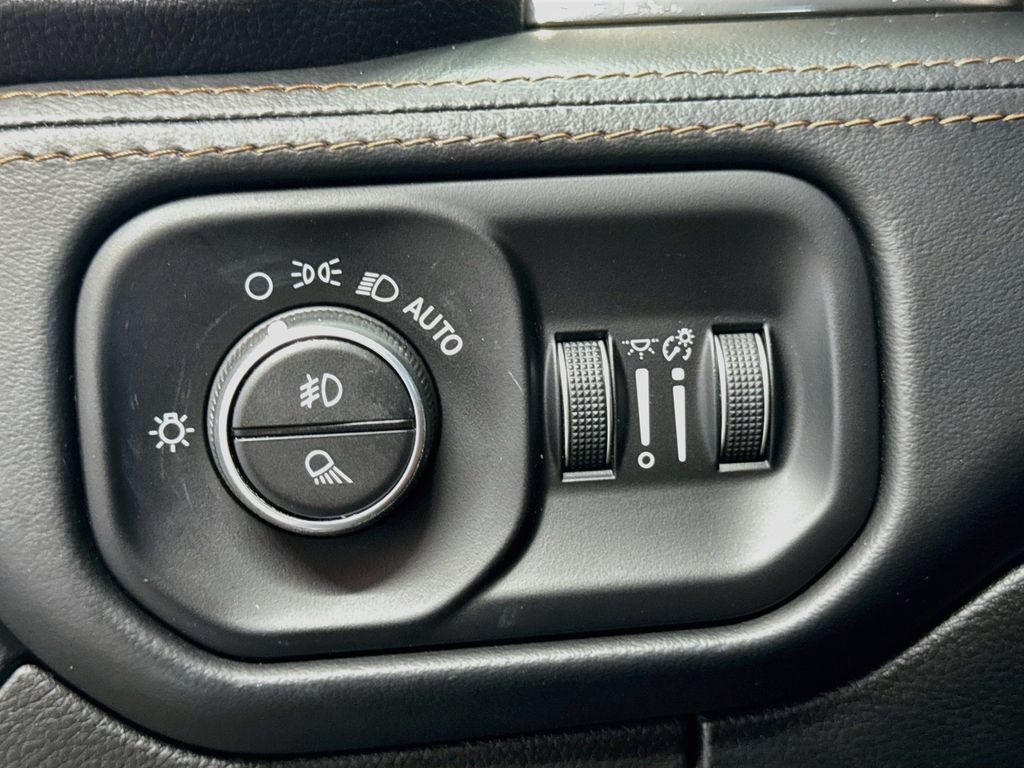 Used 2019 RAM 1500 Limited AWD/4WD image 12