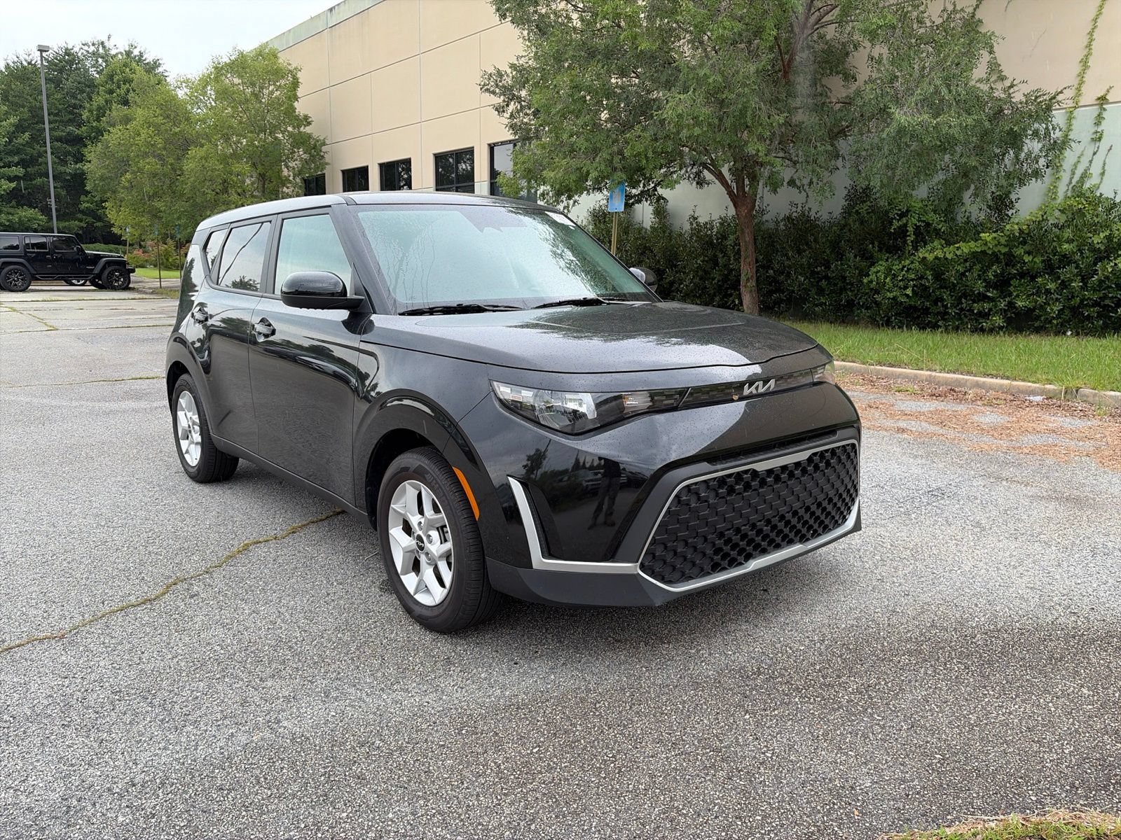 Used 2025 Kia Soul LX w/ LX Technology Package FWD image 8