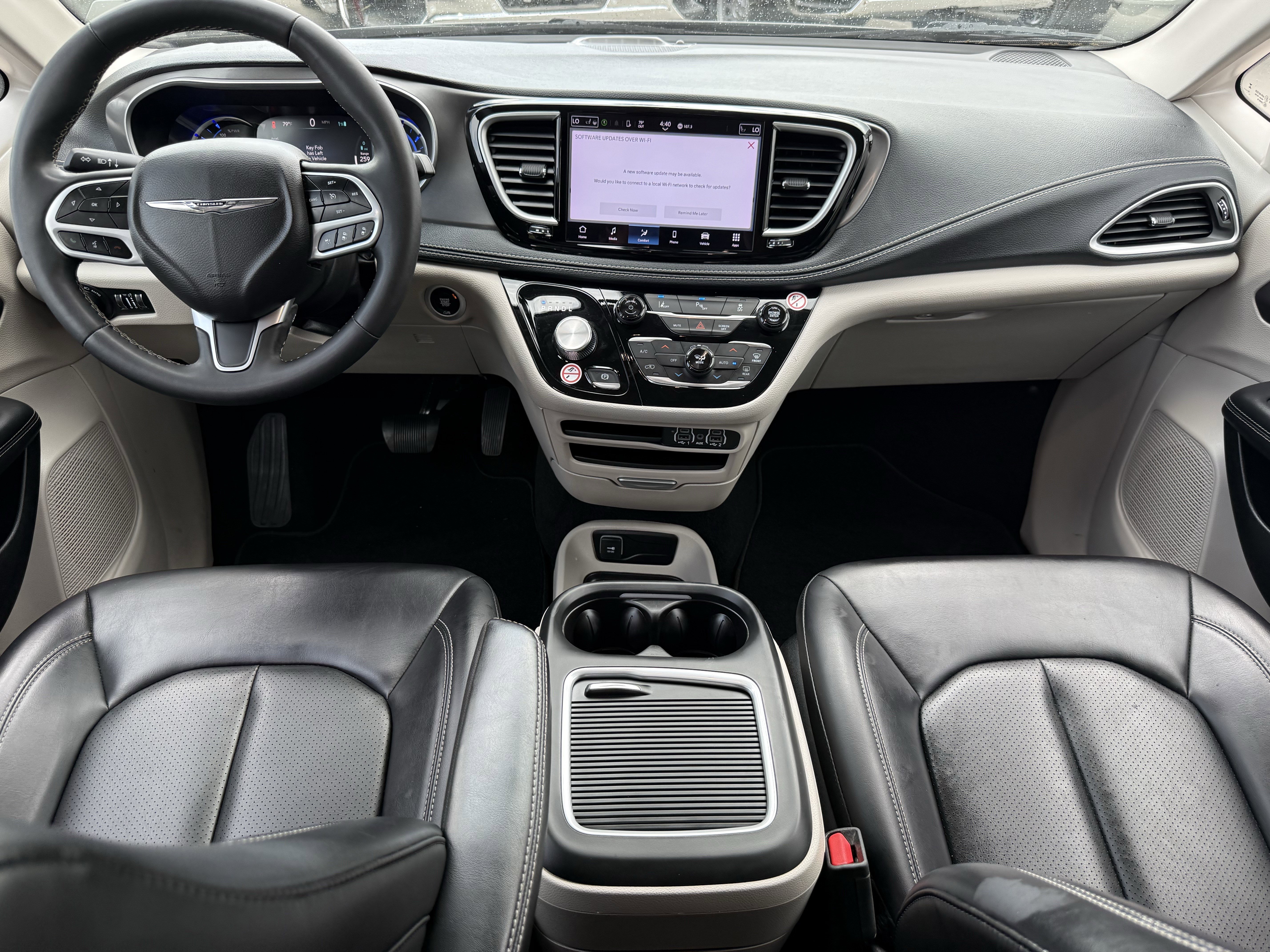 Used 2023 Chrysler Pacifica Touring-L image 14