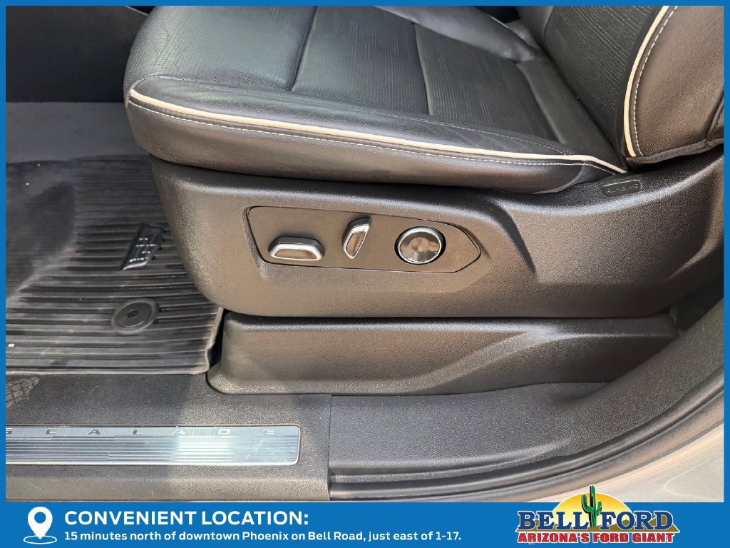 Used 2024 Cadillac Escalade ESV Premium Luxury AWD/4WD image 23