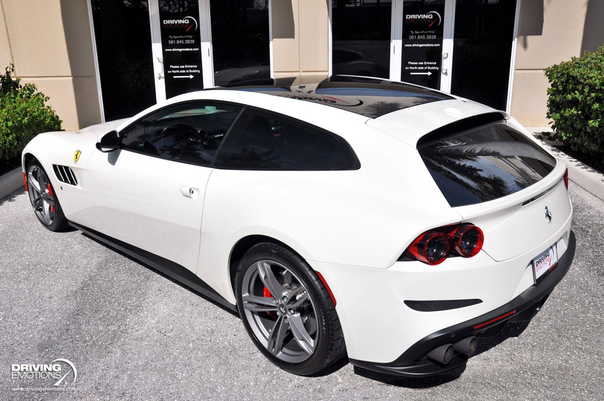 Used 2017 Ferrari GTC4Lusso AWD/4WD image 28