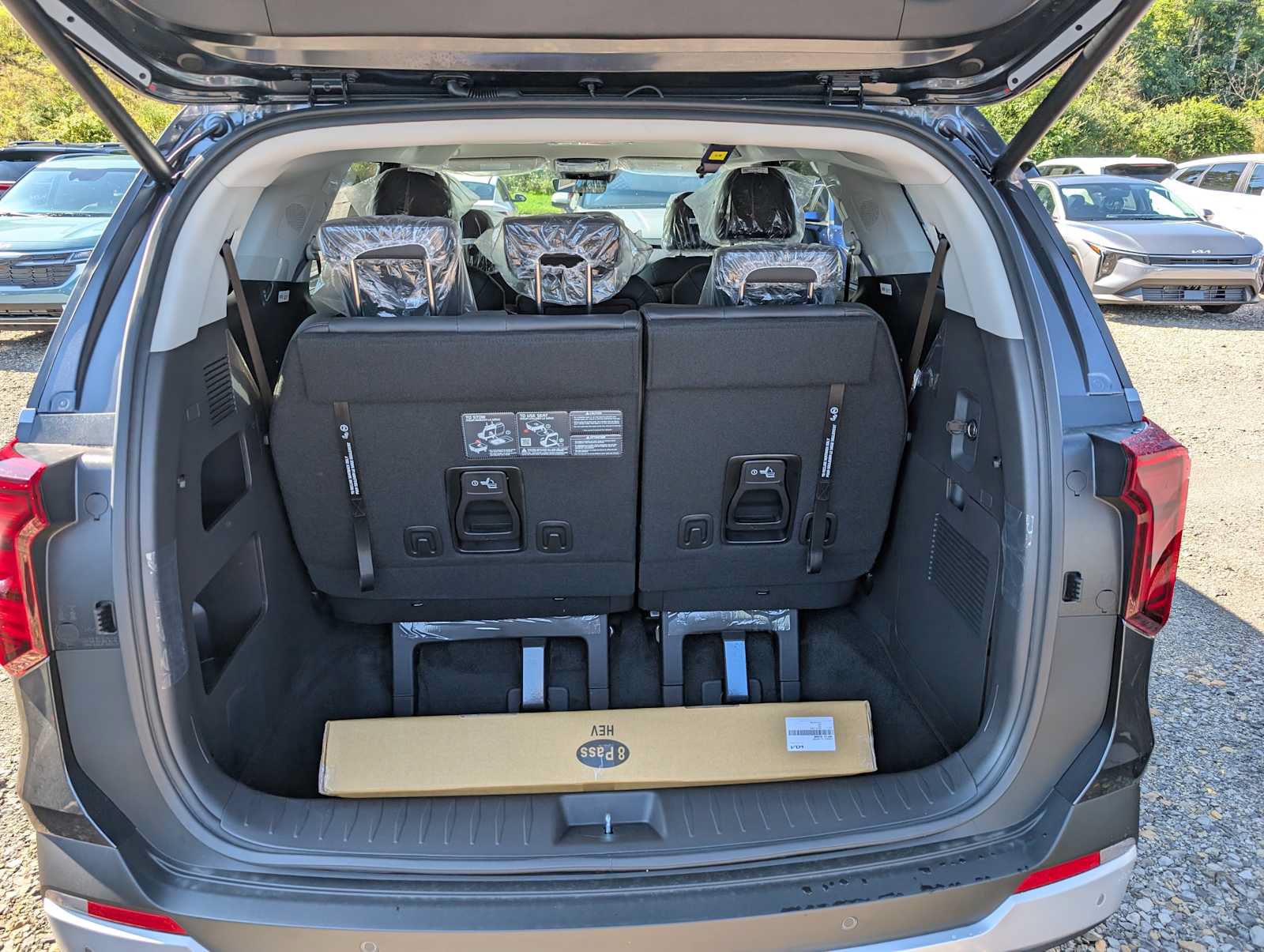 New 2027 Kia Carnival EX FWD image 7