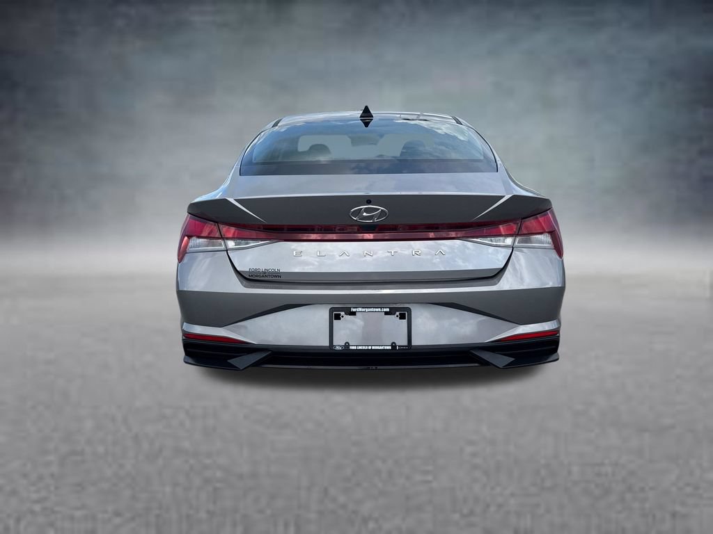 Used 2023 Hyundai Elantra SE w/ Cargo Package FWD image 8