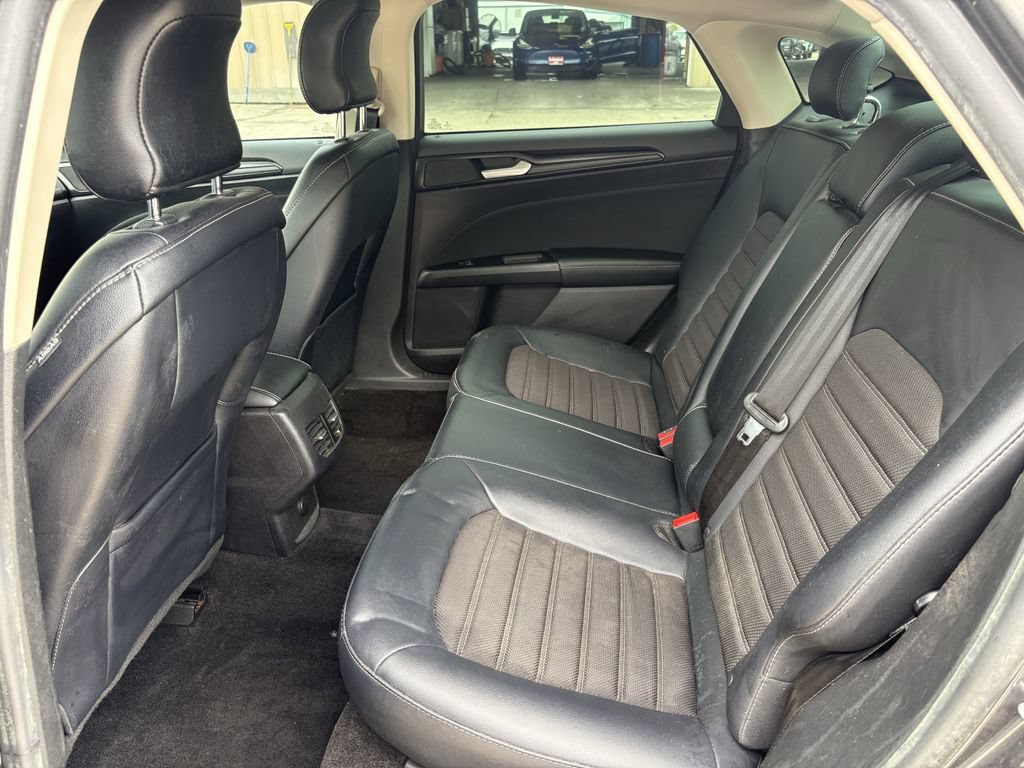 Used 2018 Ford Fusion SE w/ Equipment Group 201A FWD image 23
