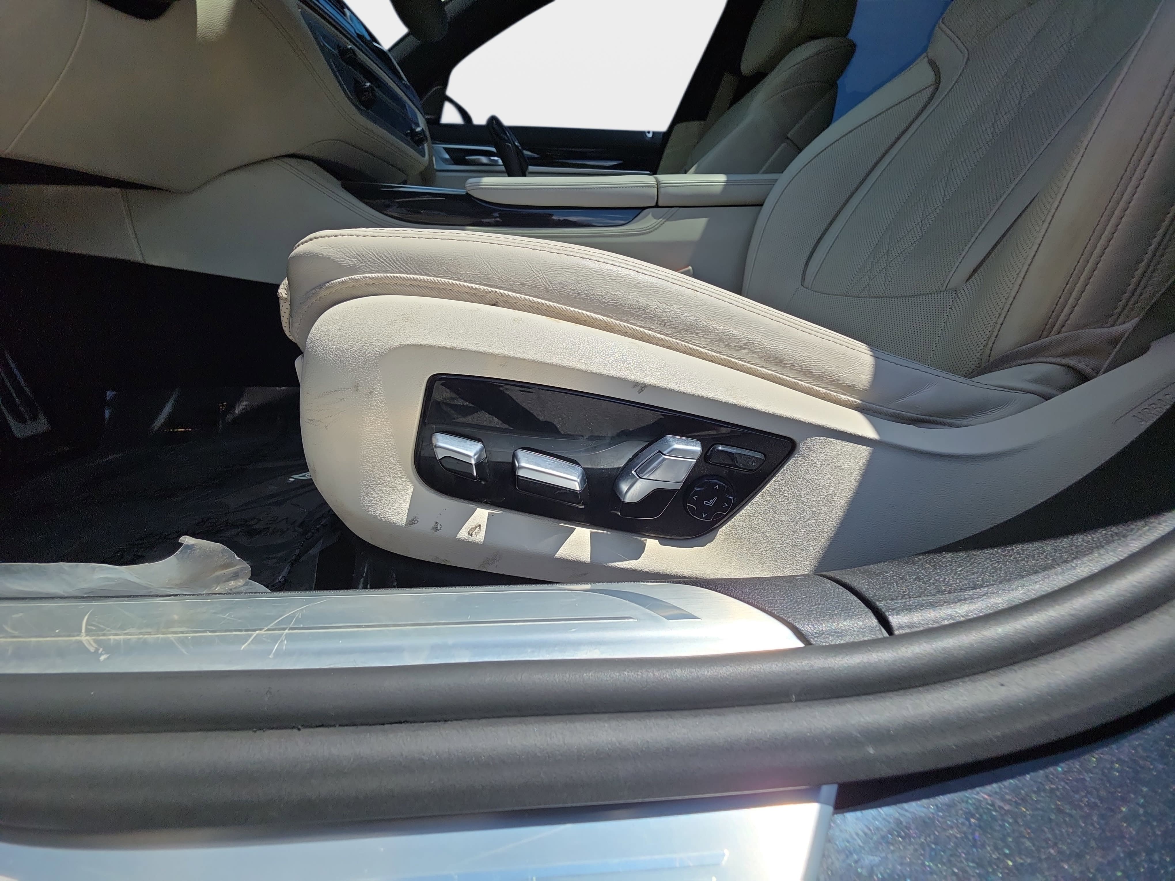 Used 2021 BMW 740i xDrive w/ M Sport Package AWD/4WD image 29