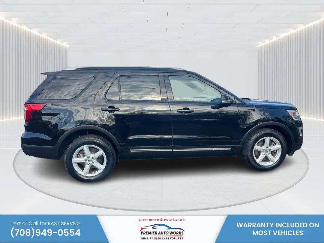 Used 2017 Ford Explorer XLT w/ Equipment Group 202A AWD/4WD image 8