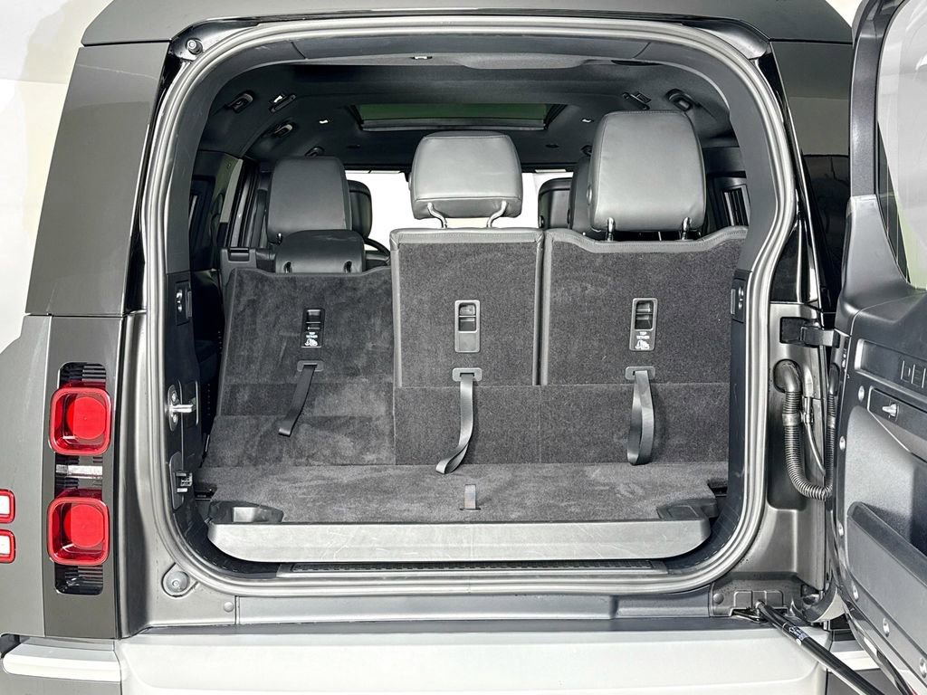 Used 2025 Land Rover Defender 130 S image 24