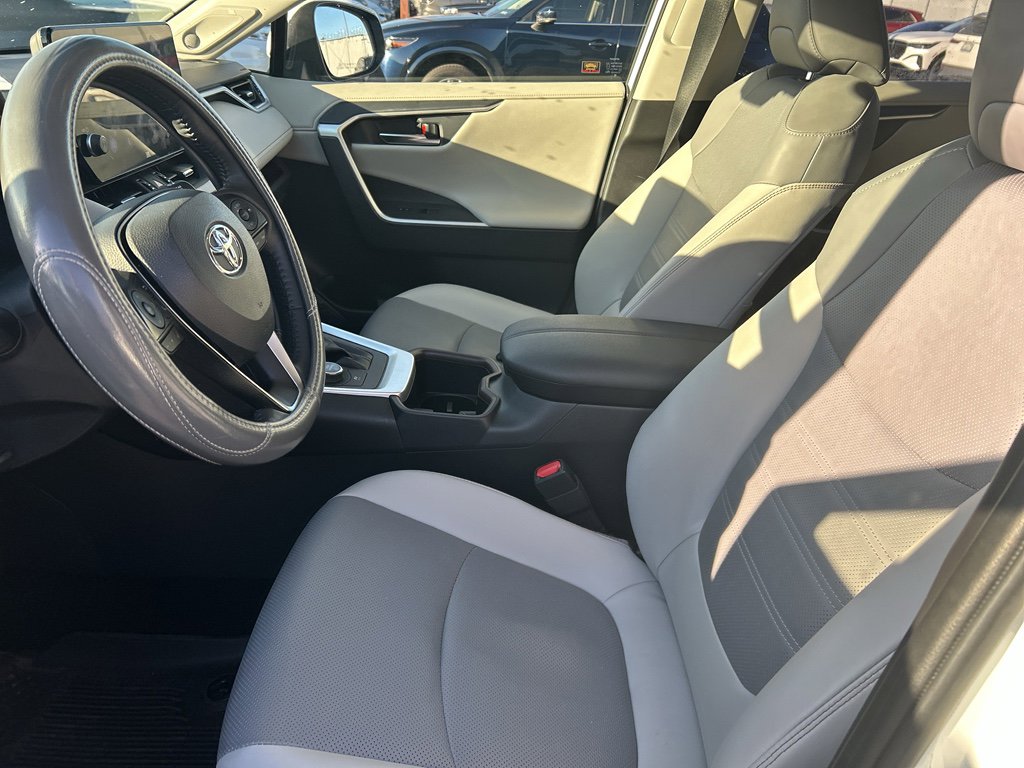 Used 2024 Toyota RAV4 Limited image 14