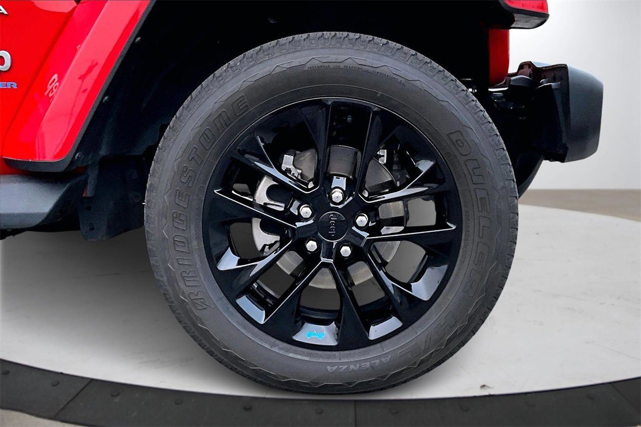 Used 2023 Jeep Wrangler Unlimited Sahara w/ Cold Weather Group image 33