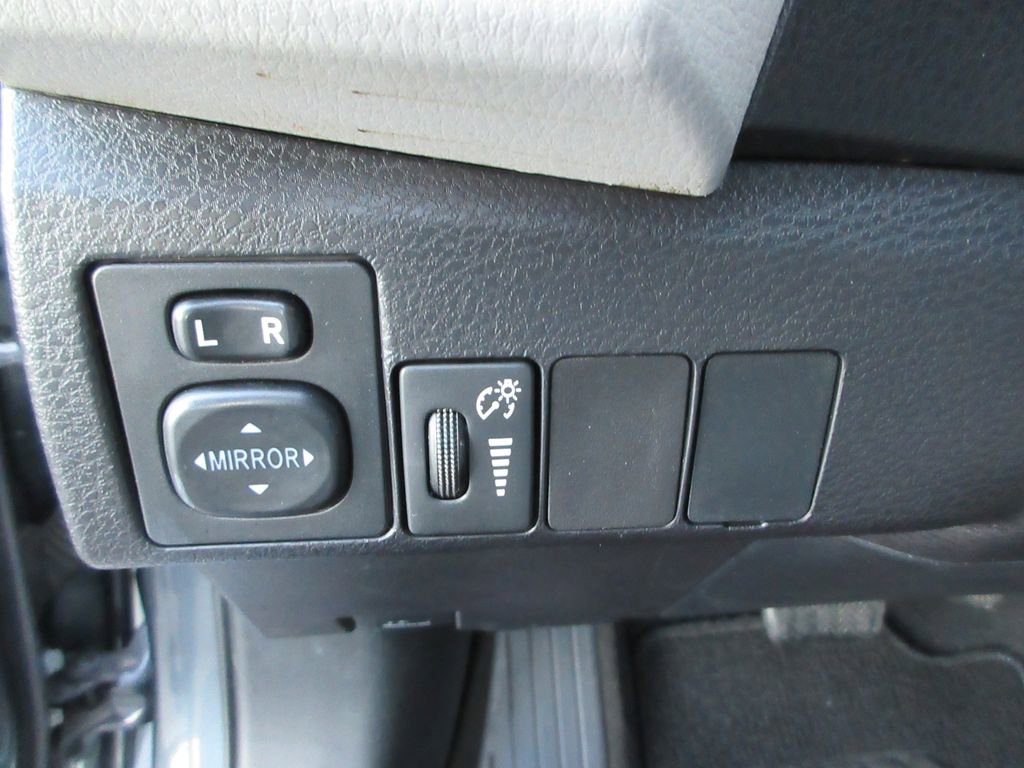 Used 2016 Toyota Corolla LE image 22