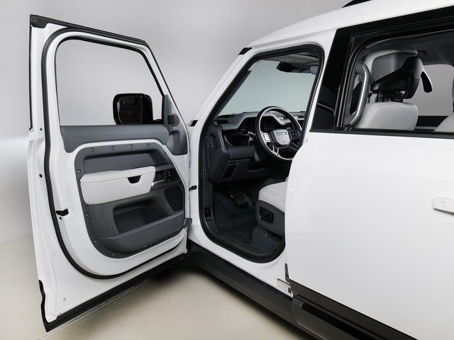 New 2026 Land Rover Defender 110 X-Dynamic SE AWD/4WD image 25