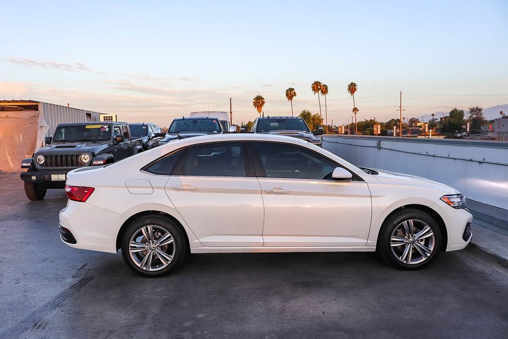 Used 2023 Volkswagen Jetta SE FWD image 13