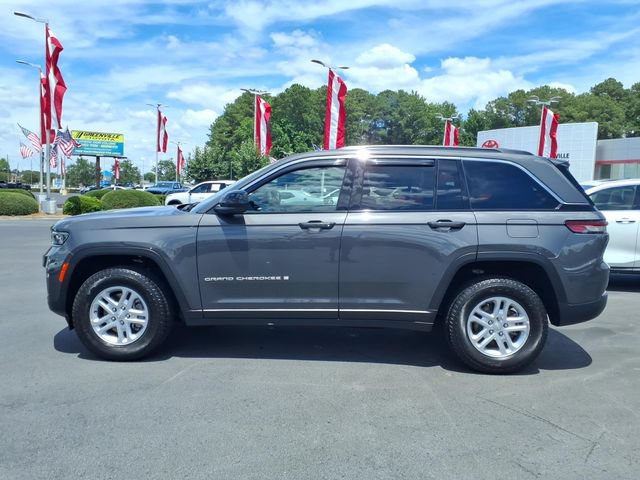 Used 2025 Jeep Grand Cherokee Laredo RWD image 3