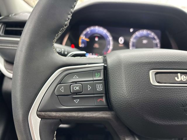 Used 2023 Jeep Grand Cherokee Limited w/ Black Appearance Package AWD/4WD image 20