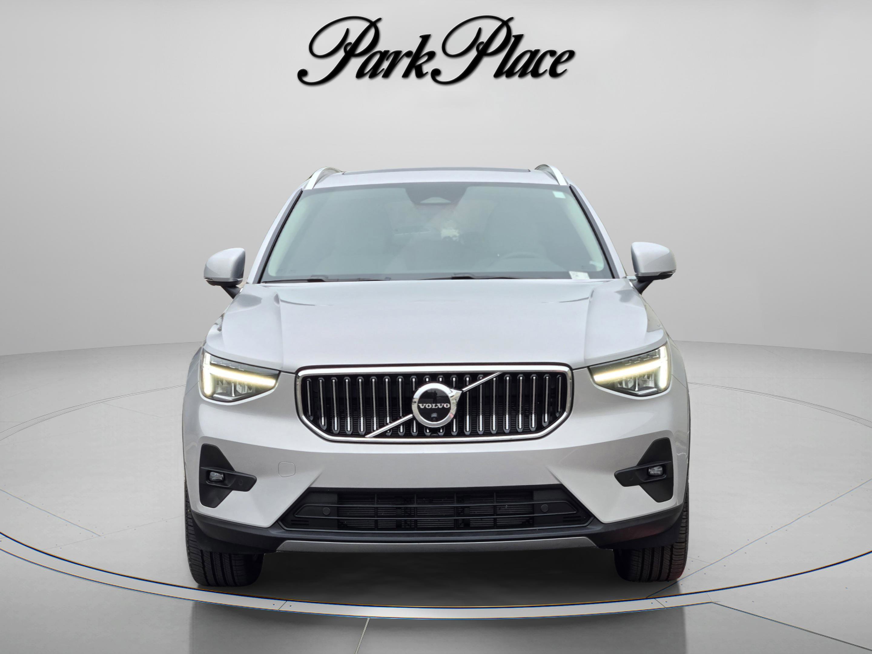 Used 2023 Volvo XC40 B5 Plus w/ Protection Package Premier AWD/4WD image 9