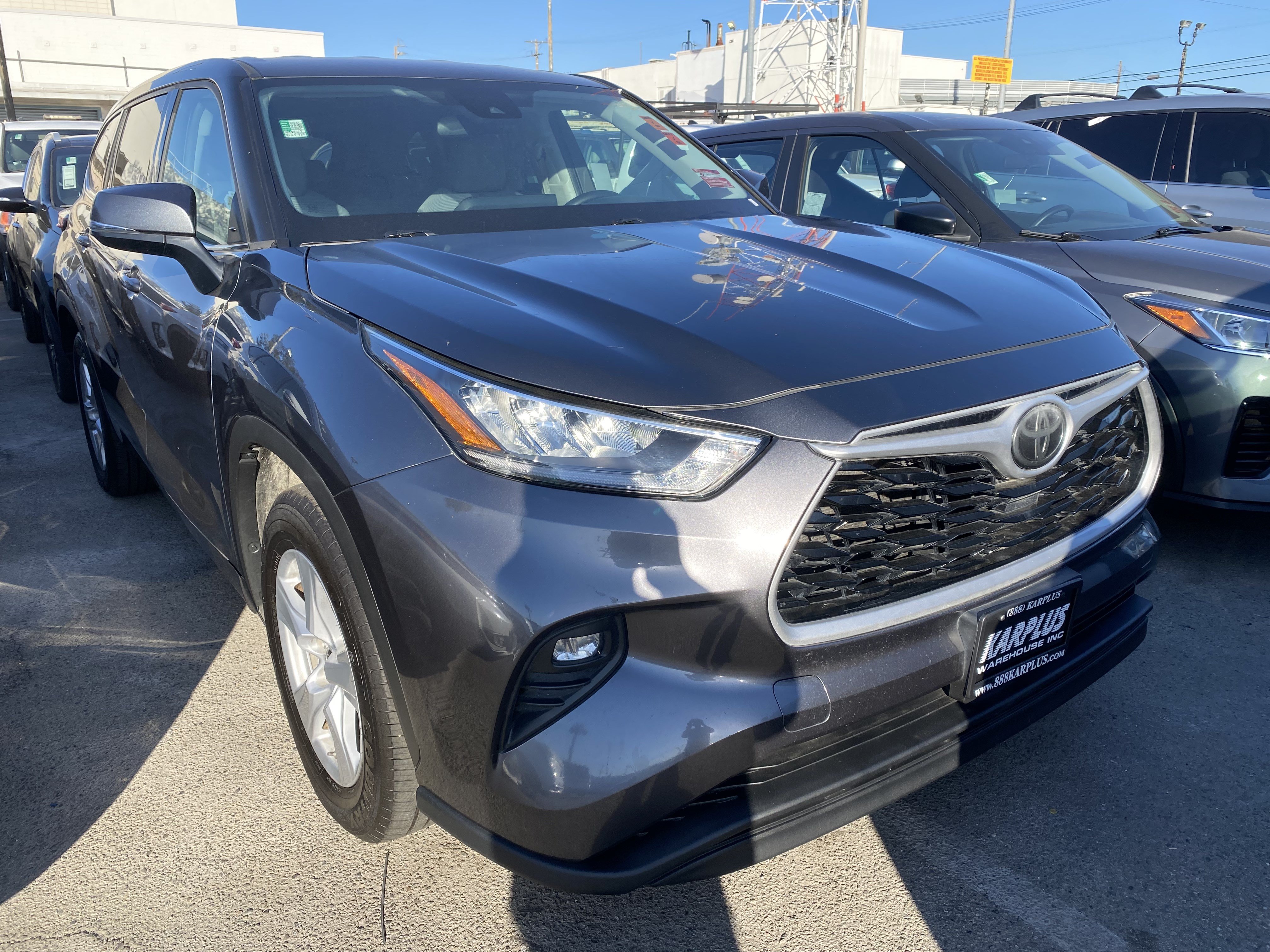 Used 2020 Toyota Highlander LE FWD image 8