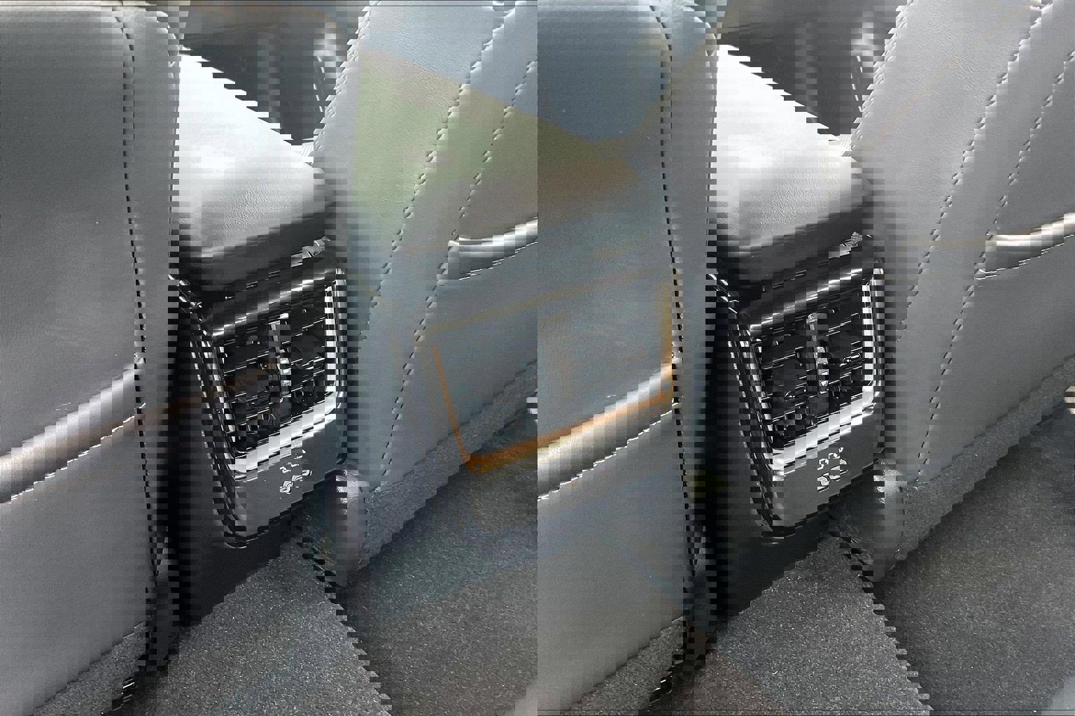 Used 2025 Toyota Crown XLE image 39