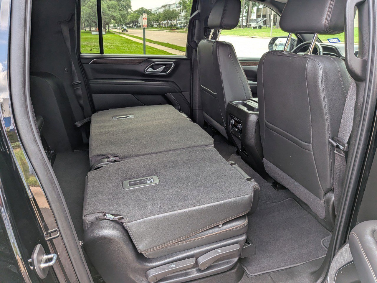 Used 2022 Chevrolet Suburban High Country AWD/4WD image 17