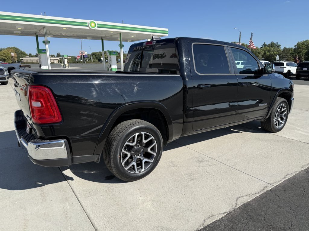 Used 2026 RAM 1500 Laramie AWD/4WD image 8