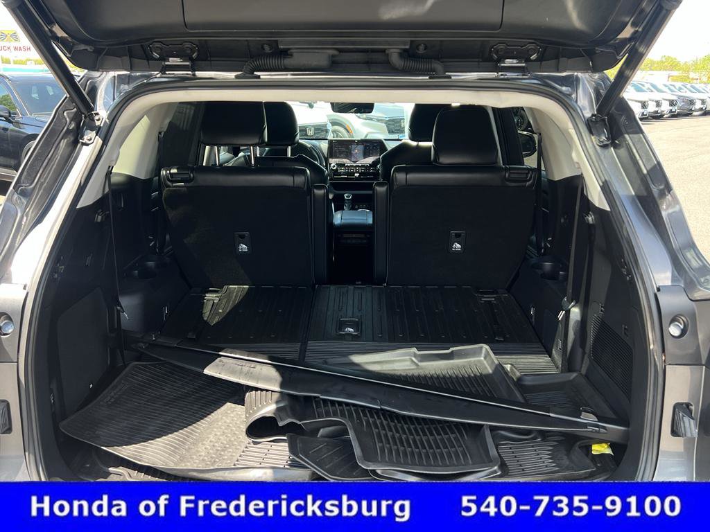 Used 2022 Toyota Highlander Platinum AWD/4WD image 35