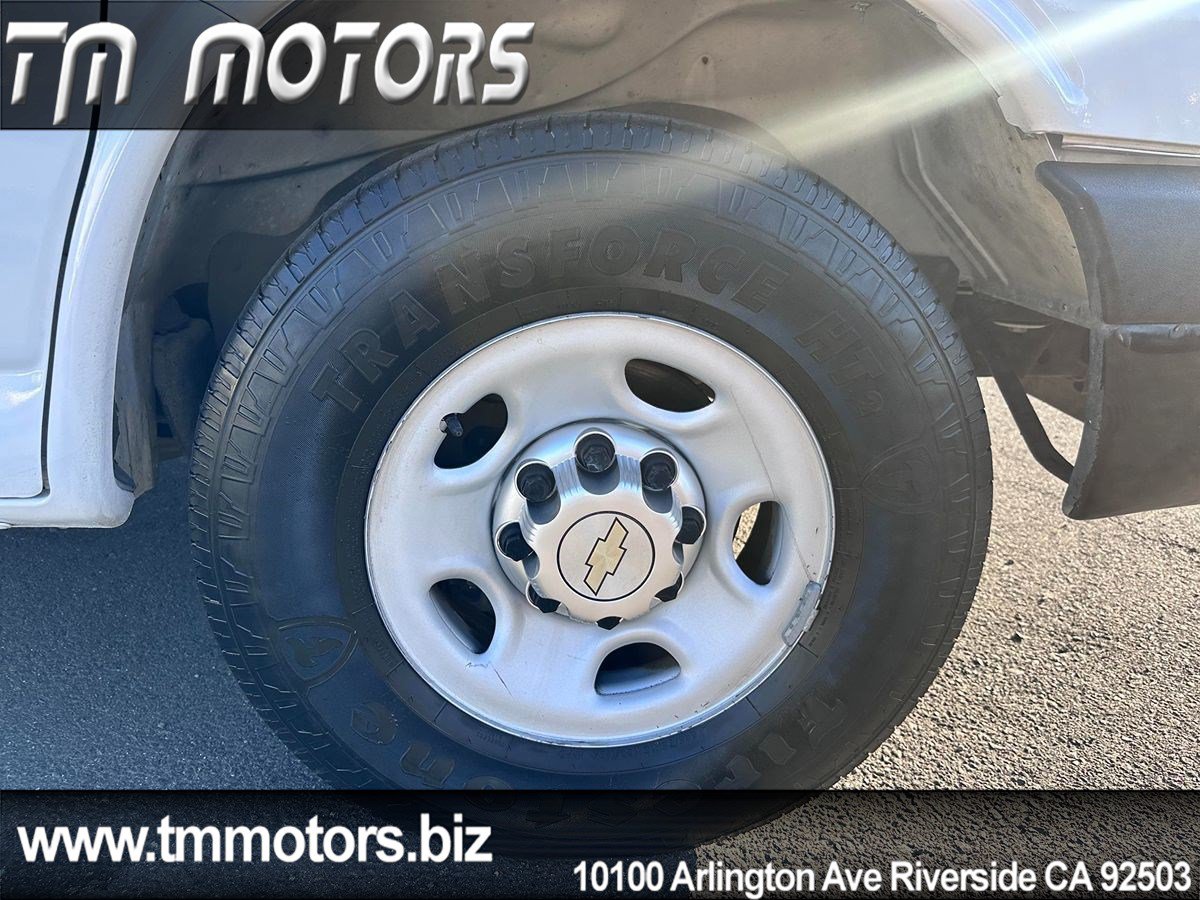 Used 2012 Chevrolet Express 2500 RWD image 10