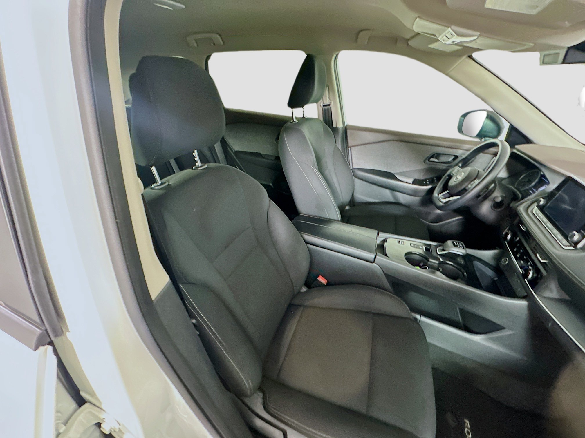 Used 2023 Nissan Rogue S FWD image 29