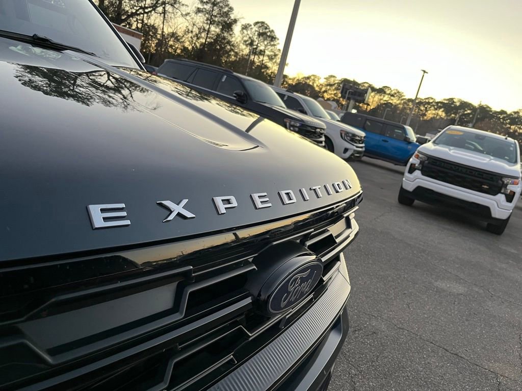 Used 2025 Ford Expedition Active image 21