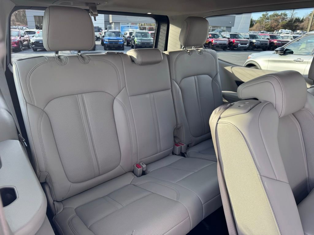 Used 2023 Jeep Wagoneer 4WD w/ Premium Group I image 32