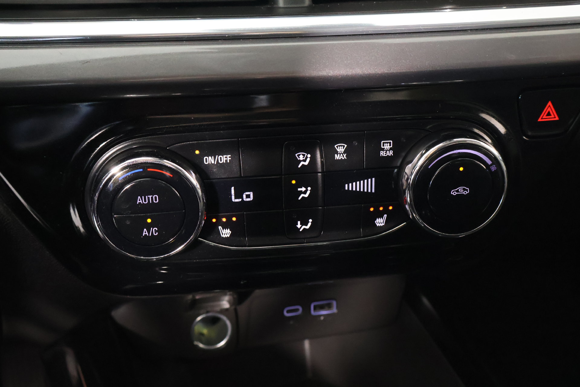 Used 2025 Chevrolet Trax ACTIV FWD image 7