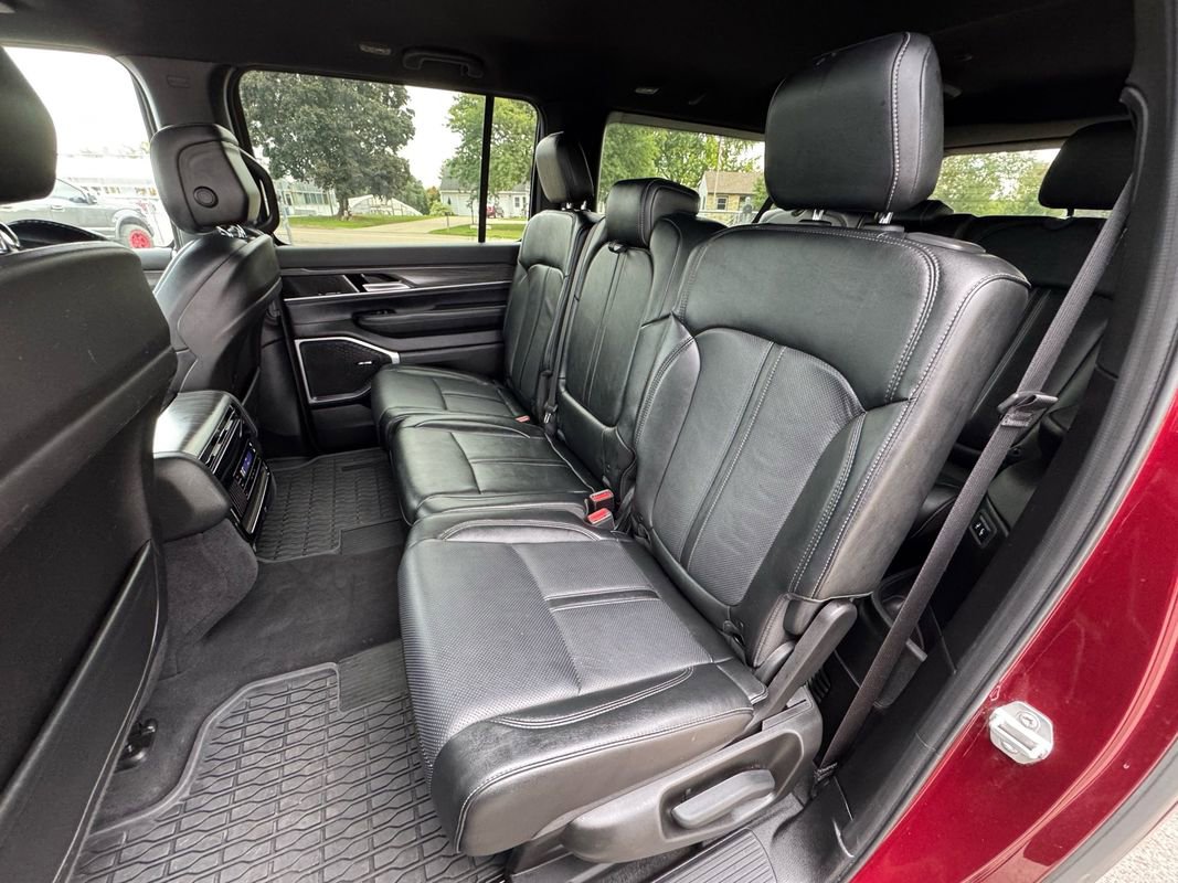 Used 2024 Jeep Wagoneer L Series II w/ Flexible Seating Group image 20
