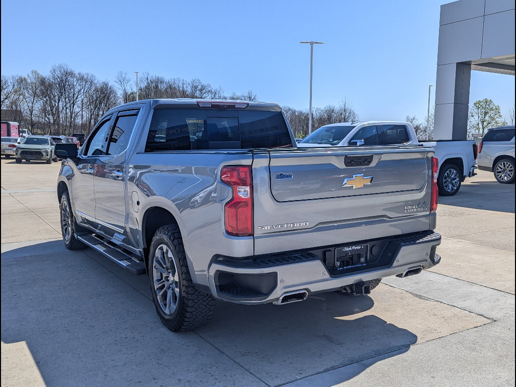 Used 2024 Chevrolet Silverado 1500 High Country w/ Technology Package AWD/4WD image 8